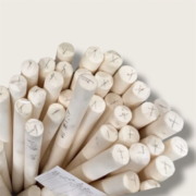 Mehrere Rundstäbe aus Aluminiumoxid-Keramik