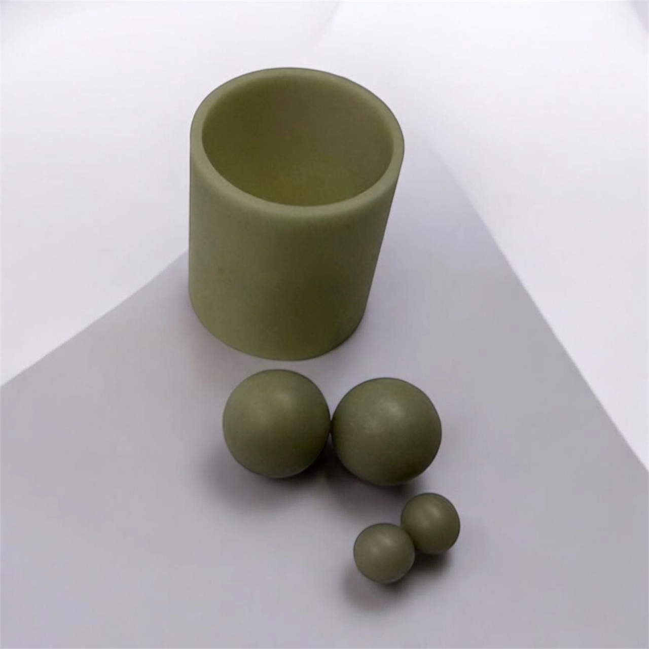 Kugeln und Rohr aus AlN Keramik